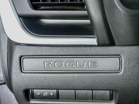 Used 2021 Nissan Rogue S FWD image 17