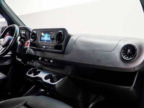 Used 2022 Mercedes-Benz Sprinter 2500 image 18