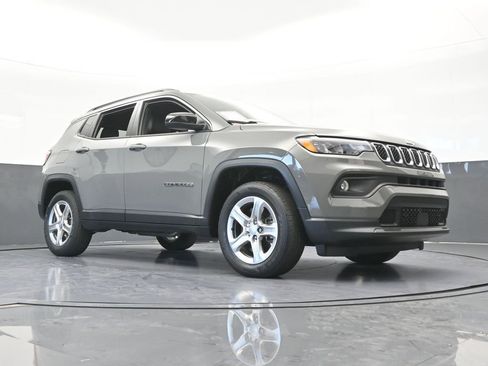 Used 2023 Jeep Compass Latitude AWD/4WD image 58
