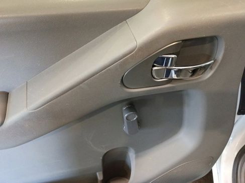 Used 2013 Nissan Frontier S image 36