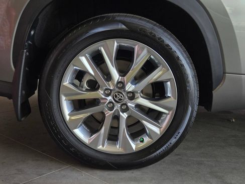Certified 2026 Toyota Highlander Limited AWD/4WD image 5