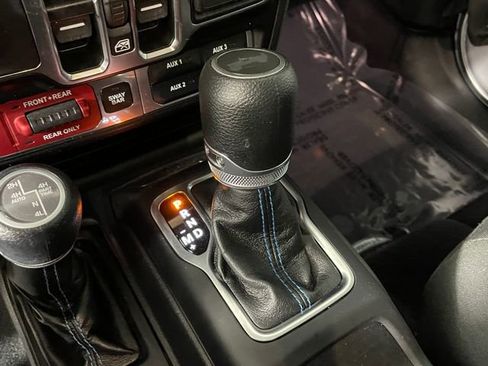 Used 2022 Jeep Wrangler Unlimited Rubicon 4xe w/ Cold Weather Group AWD/4WD image 12