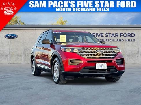 Used 2021 Ford Explorer XLT image 1