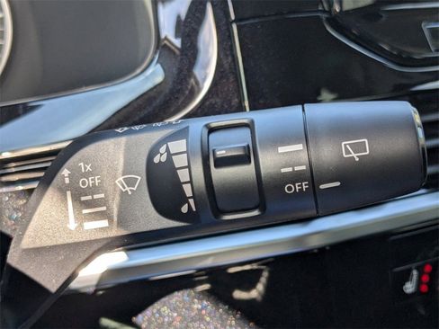 New 2025 Nissan Pathfinder SL w/ Black Appearance Package image 30