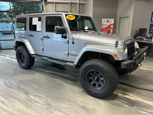 Used 2013 Jeep Wrangler Unlimited Sahara w/ Connectivity Group AWD/4WD image 21