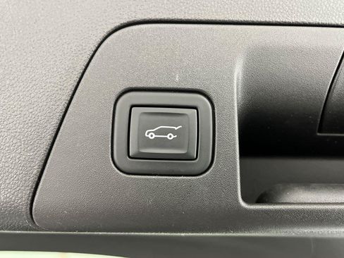 Used 2023 Buick Envision Avenir AWD/4WD image 33