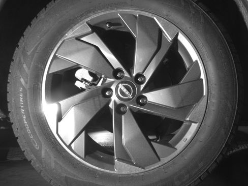 Used 2025 Nissan Rogue SV FWD image 14