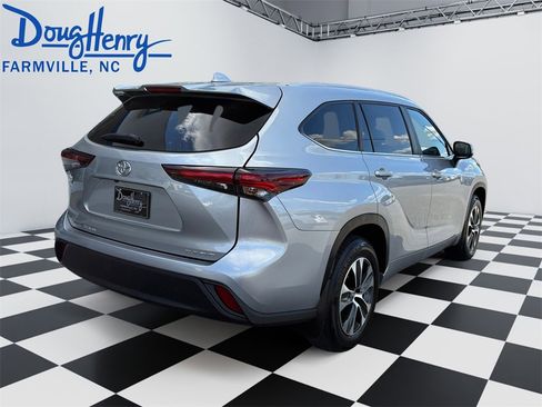 Used 2024 Toyota Highlander XLE image 5