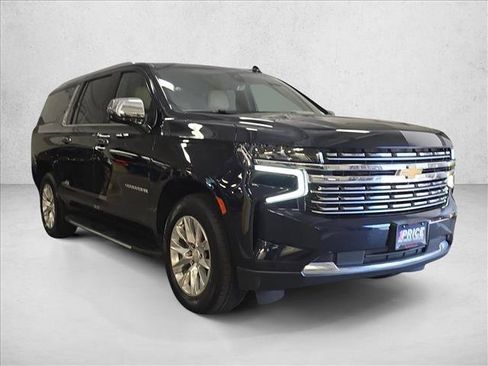 Used 2021 Chevrolet Suburban Premier w/ Premium Package AWD/4WD image 3