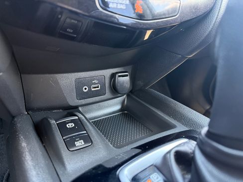 Used 2019 Nissan Rogue SV w/ Premium Package AWD/4WD image 29