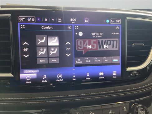Used 2023 Chrysler Pacifica Limited FWD image 16