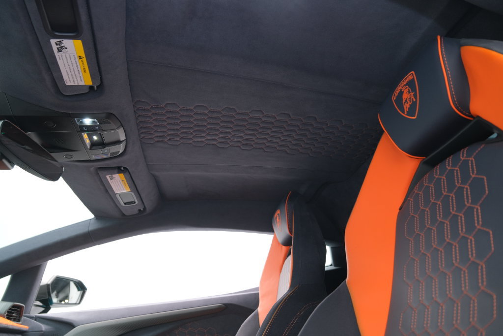 Used 2024 Lamborghini Revuelto AWD/4WD image 33