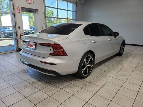 Used 2024 Volvo S60 B5 Core image 48