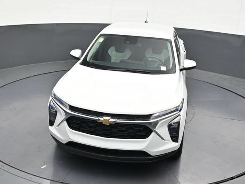 Used 2024 Chevrolet Trax LS w/ LS Convenience Package FWD image 22