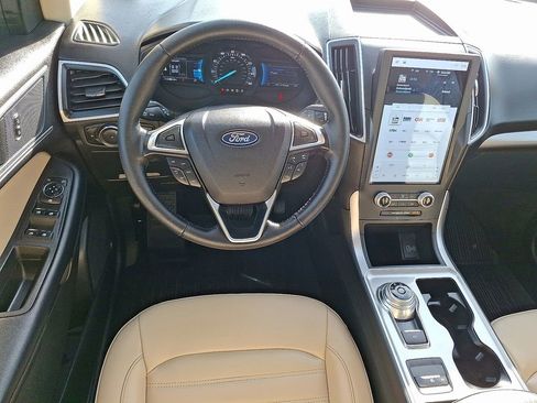 Used 2024 Ford Edge SEL w/ Convenience Package image 2