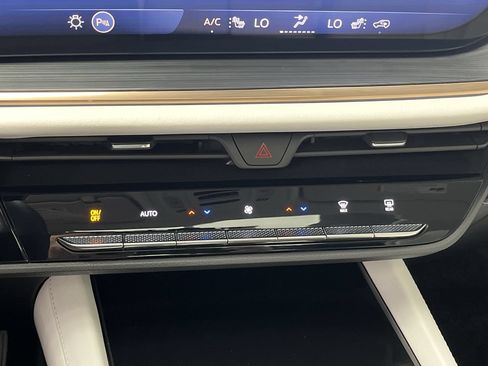 Certified 2025 Buick Envision Avenir AWD/4WD image 23