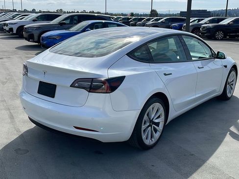 Used 2022 Tesla Model 3 Standard Range image 5