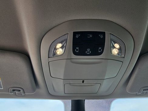Used 2024 Chrysler Pacifica Touring-L FWD image 21