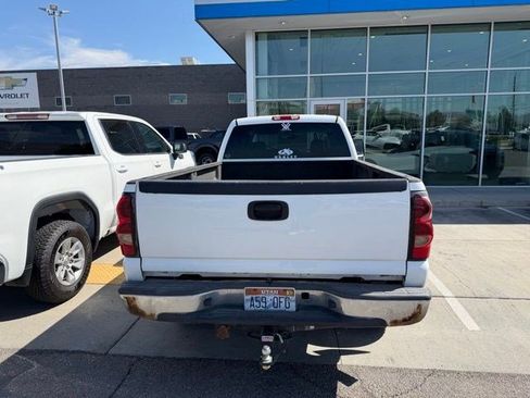 Used 2005 Chevrolet Silverado 2500 LS w/ Heavy-Duty Power Package AWD/4WD image 5