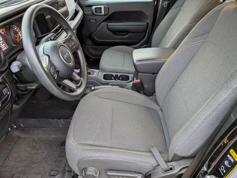 Used 2024 Jeep Gladiator Sport image 13