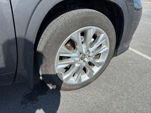 Used 2023 Toyota Highlander Limited image 11