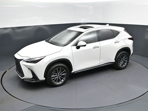 Used 2025 Lexus NX 250 FWD w/ Towing Package (2000 Lbs) image 31