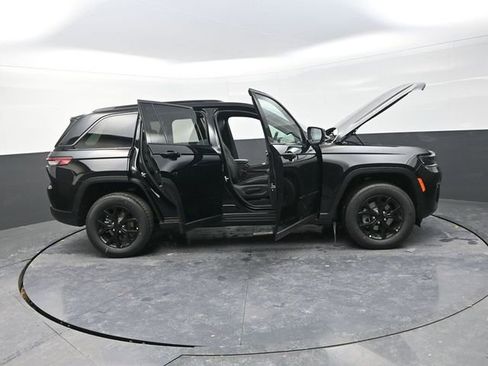New 2026 Jeep Grand Cherokee Altitude AWD/4WD image 37