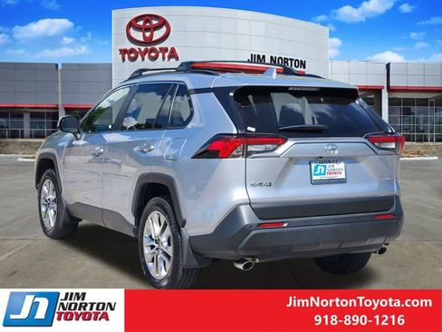 Used 2025 Toyota RAV4 XLE Premium w/ Weather Package FWD image 8
