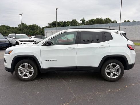 Used 2024 Jeep Compass Latitude AWD/4WD image 4