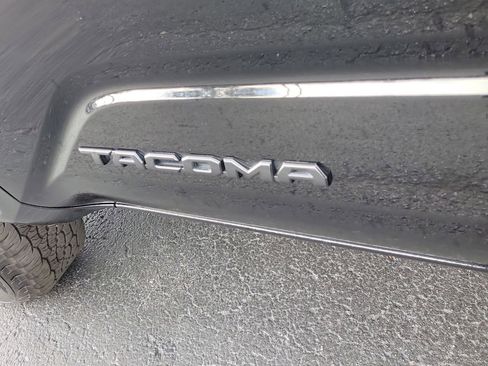 Used 2024 Toyota Tacoma TRD Off-Road image 6