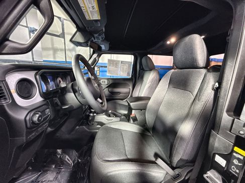 Used 2024 Jeep Wrangler Sport S image 13