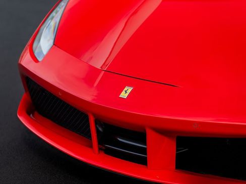 Used 2017 Ferrari 488 GTB image 2