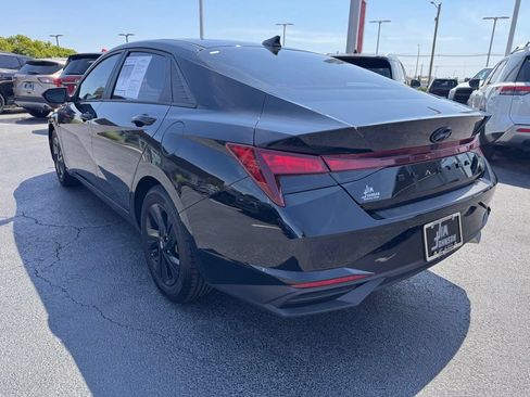 Used 2023 Hyundai Elantra SEL FWD image 3