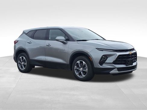 Used 2025 Chevrolet Blazer LT FWD image 4