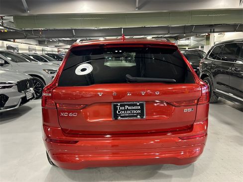 Certified 2022 Volvo XC60 B5 Momentum w/ Climate Package image 4