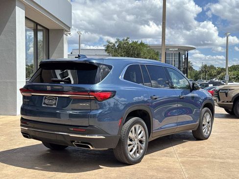 Used 2025 Buick Enclave Preferred FWD image 3