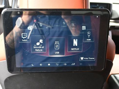 Used 2022 Kia Carnival SX image 11