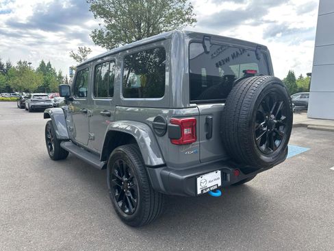Used 2022 Jeep Wrangler Unlimited Sahara w/ Cold Weather Group AWD/4WD image 2