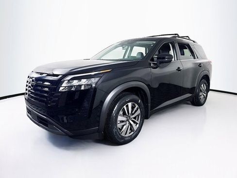 New 2026 Nissan Pathfinder SL image 1