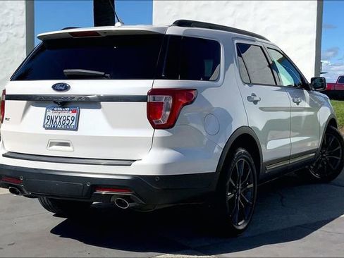 Used 2018 Ford Explorer XLT w/ Equipment Group 202A FWD image 13