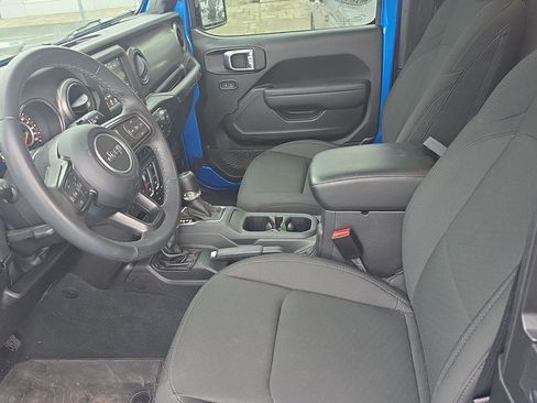 Used 2022 Jeep Wrangler Sport S image 3