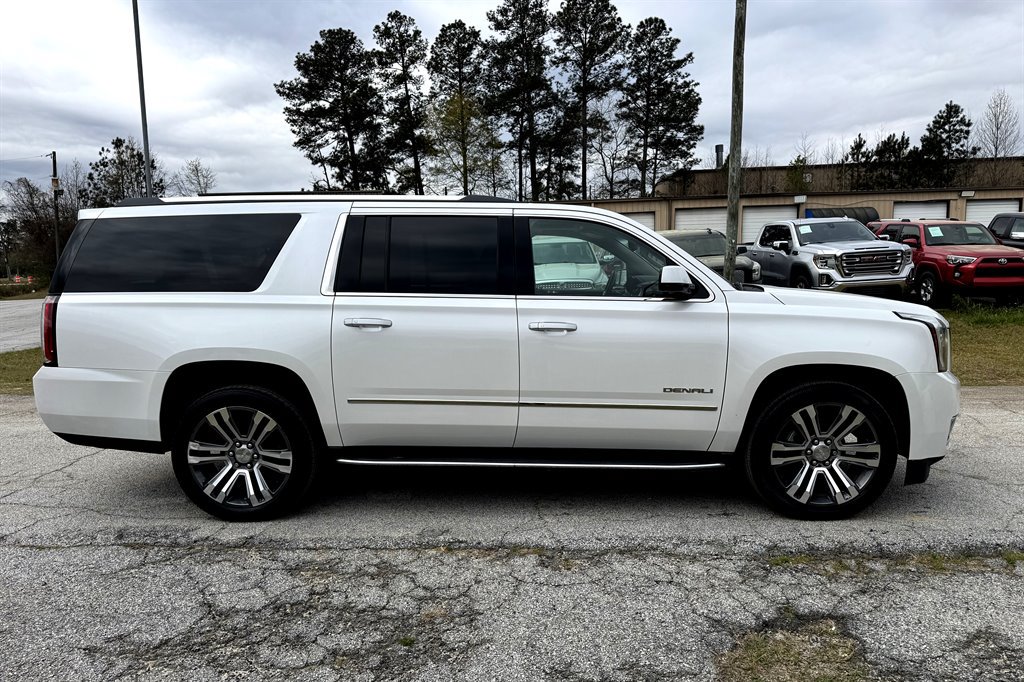 Used 2017 GMC Yukon XL Denali w/ Open Road Package AWD/4WD image 4