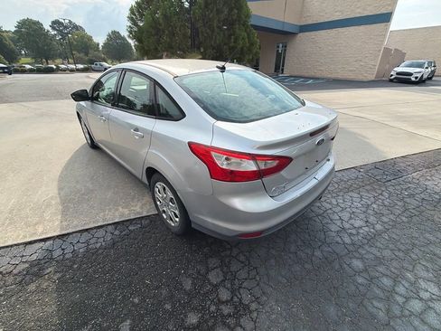 Used 2012 Ford Focus SE FWD image 5