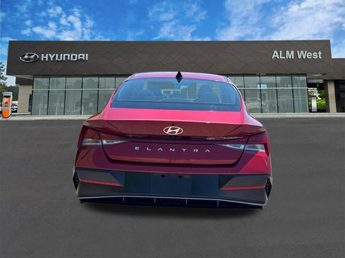 Used 2024 Hyundai Elantra SEL w/ Convenience Package FWD image 6