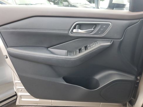 Used 2021 Nissan Rogue SL image 14