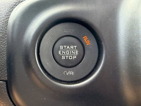 Used 2022 Jeep Gladiator Sport AWD/4WD image 28