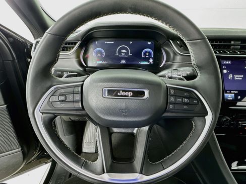 Used 2023 Jeep Grand Cherokee L Laredo RWD image 11