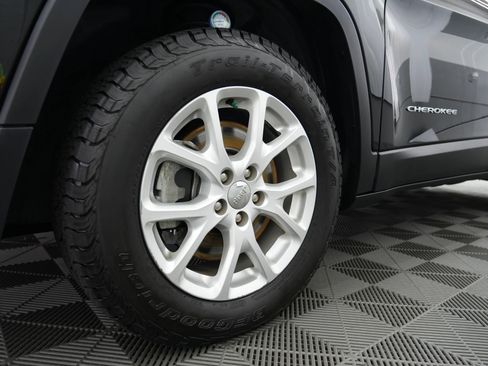 Used 2017 Jeep Cherokee Latitude w/ Safety/Convenience Group image 23