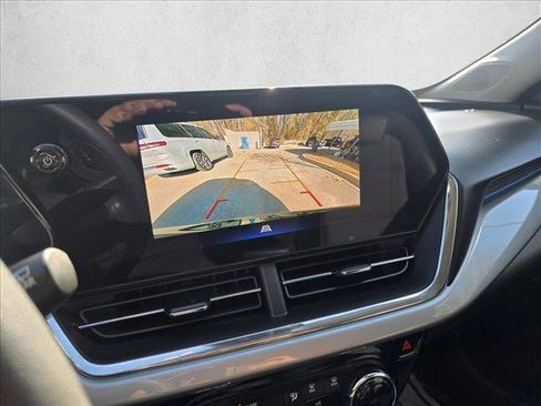 Used 2025 Chevrolet Trax LT image 21
