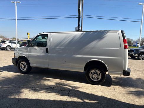 Used 2019 Chevrolet Express 2500 image 8